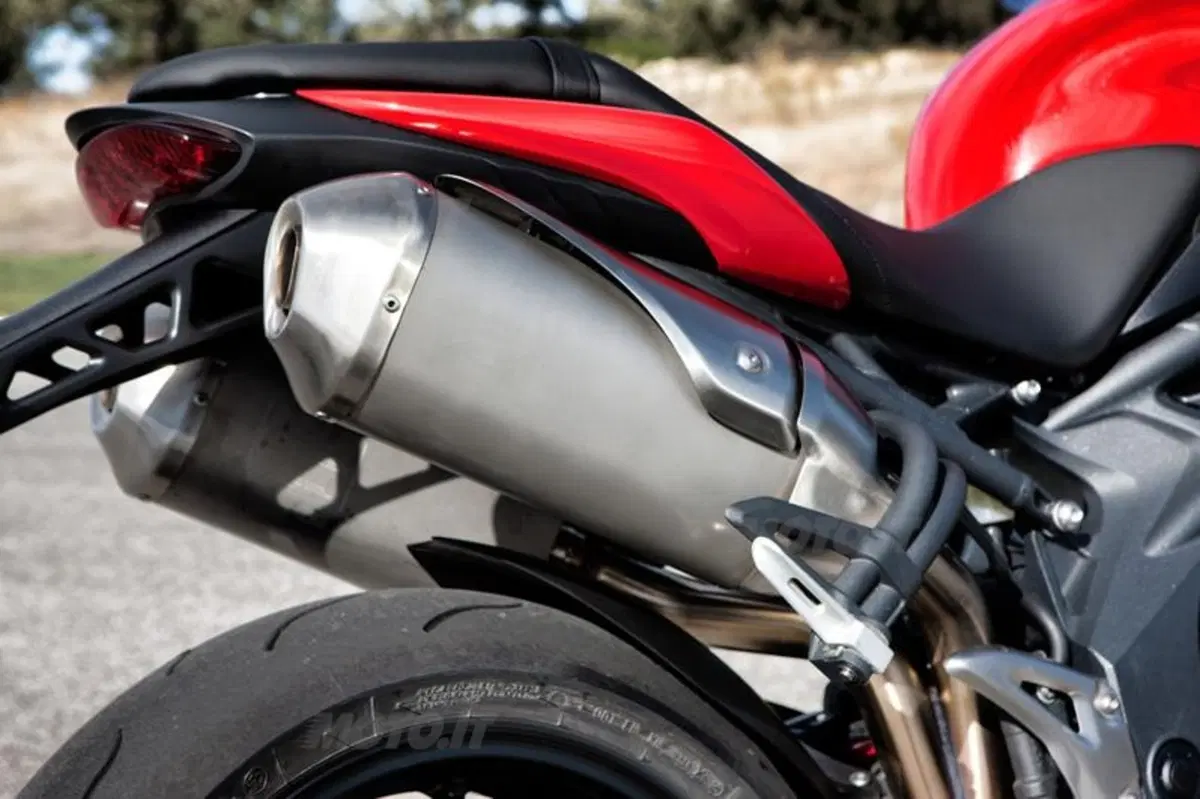 Triumph Speed Triple 1050 2011  (47)
