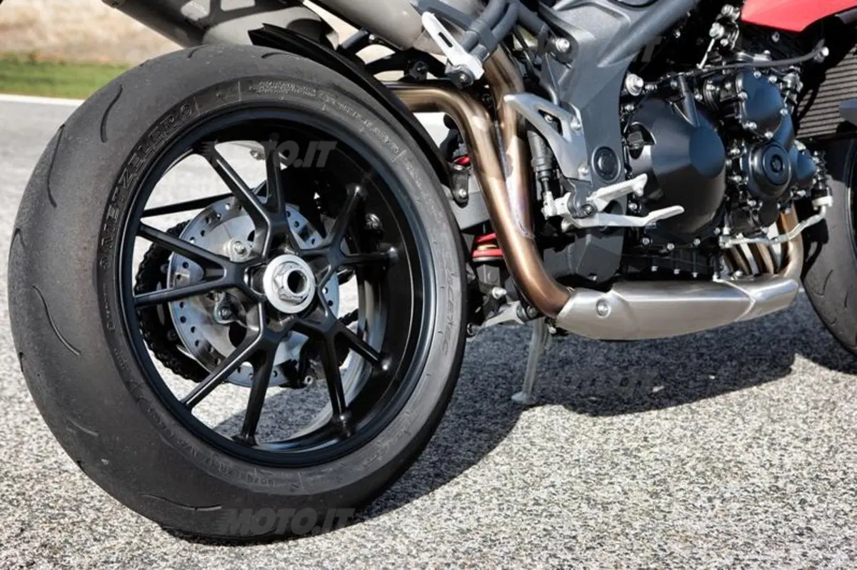 Triumph Speed Triple 1050 2011  (48)