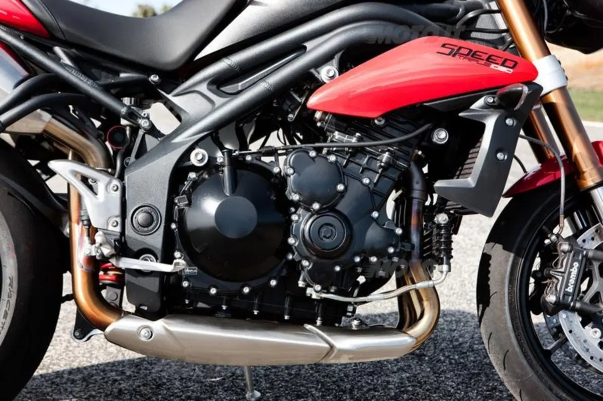 Triumph Speed Triple 1050 2011  (49)