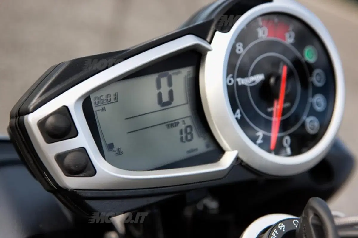 Triumph Speed Triple 1050 2011  (57)