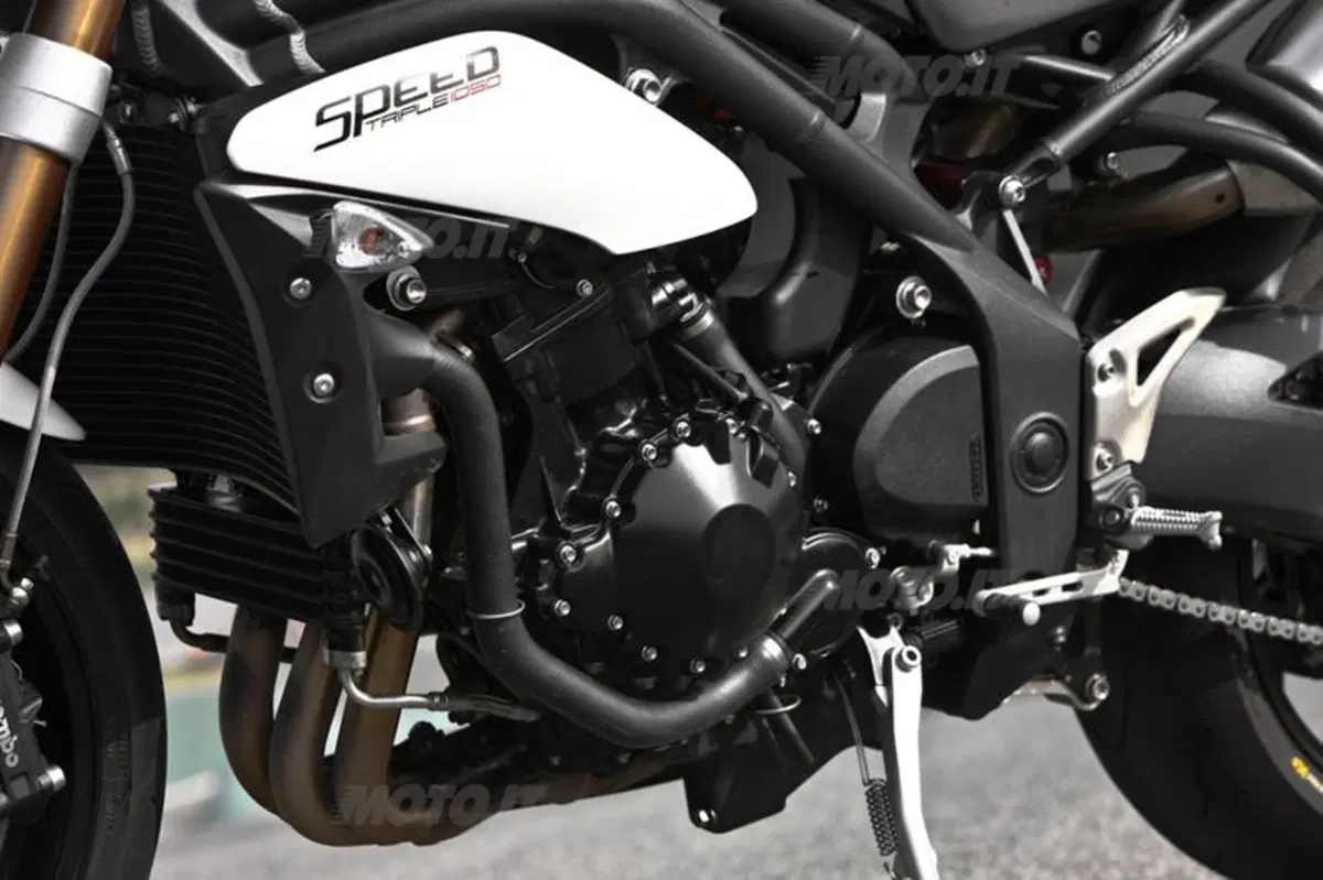 Triumph Speed Triple 1050 2011  (62)