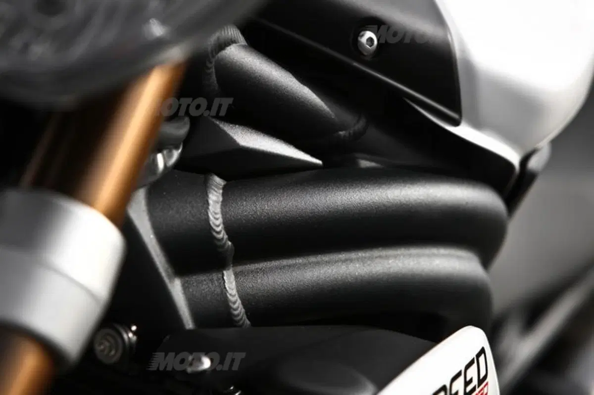Triumph Speed Triple 1050 2011  (63)