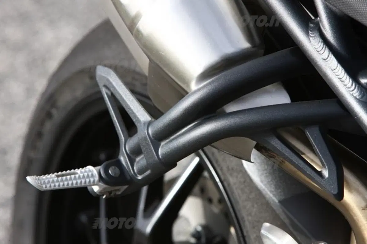 Triumph Speed Triple 1050 2011  (67)