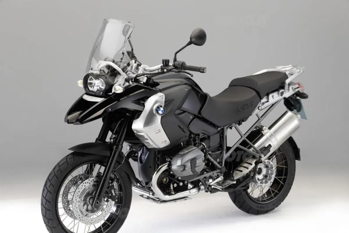 BMW Motorrad presenta la BMW R 1200 GS “Triple Black” (6)