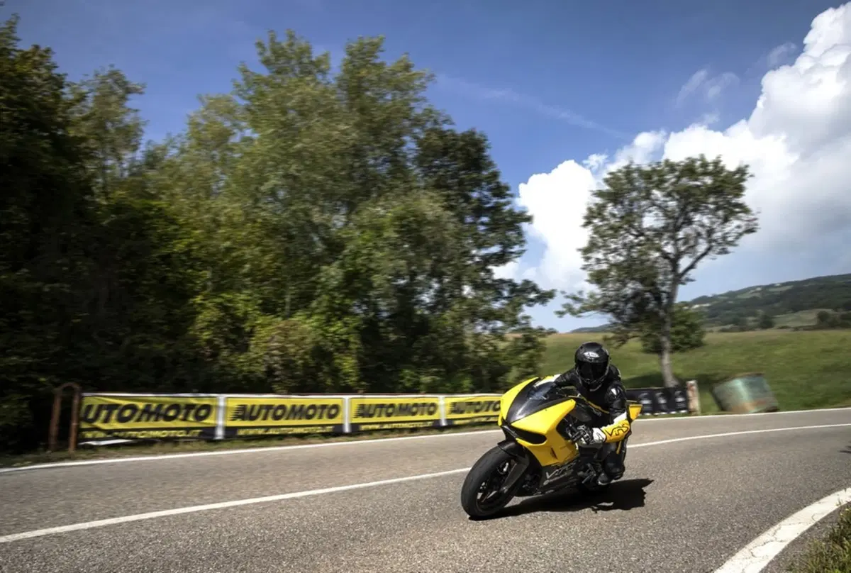 Vins Duecinquanta: presto in vendita  la Competizione e la Stradale