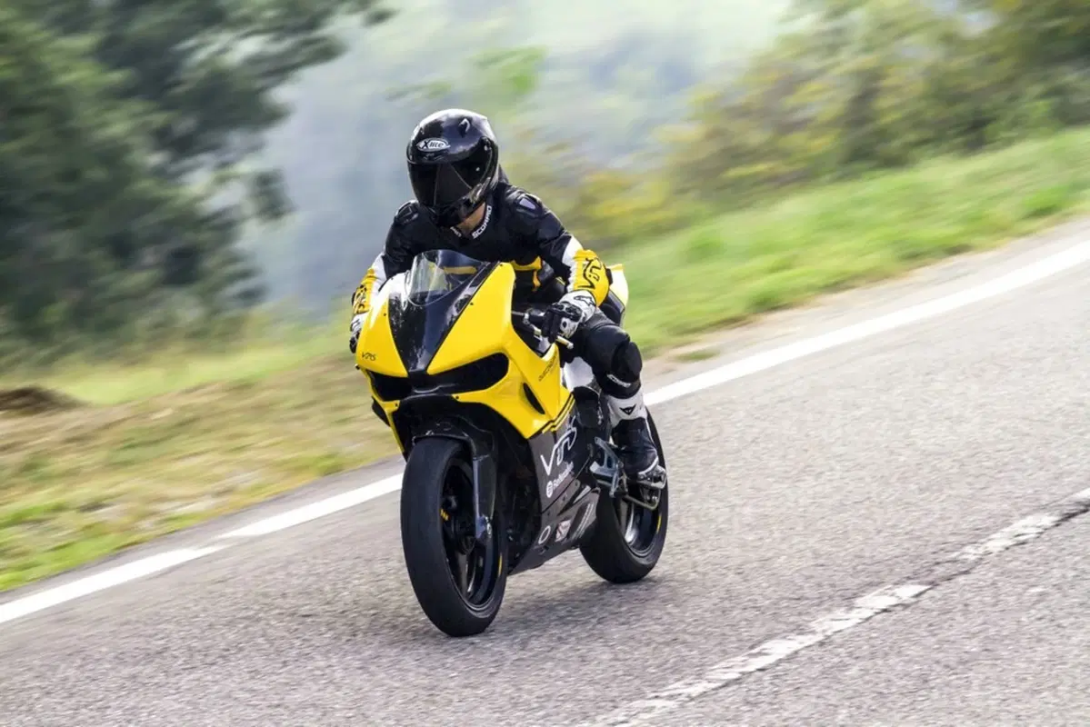 Vins Duecinquanta: presto in vendita  la Competizione e la Stradale (3)