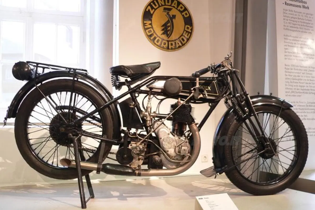 Massimo Clarke: “La Horex VR6 1200 cc” (8)