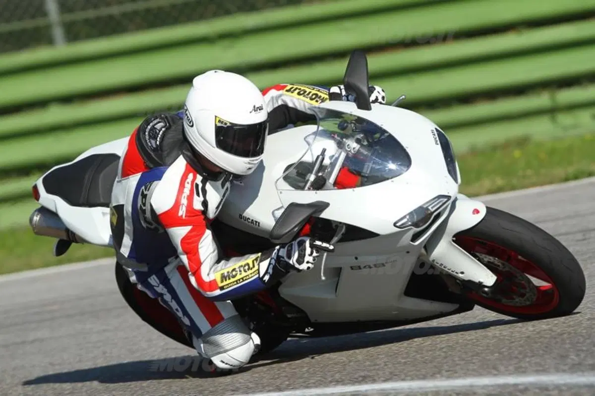 Ducati 848 EVO  (2)