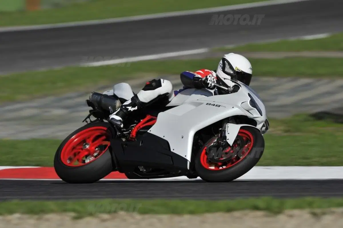 Ducati 848 EVO  (6)