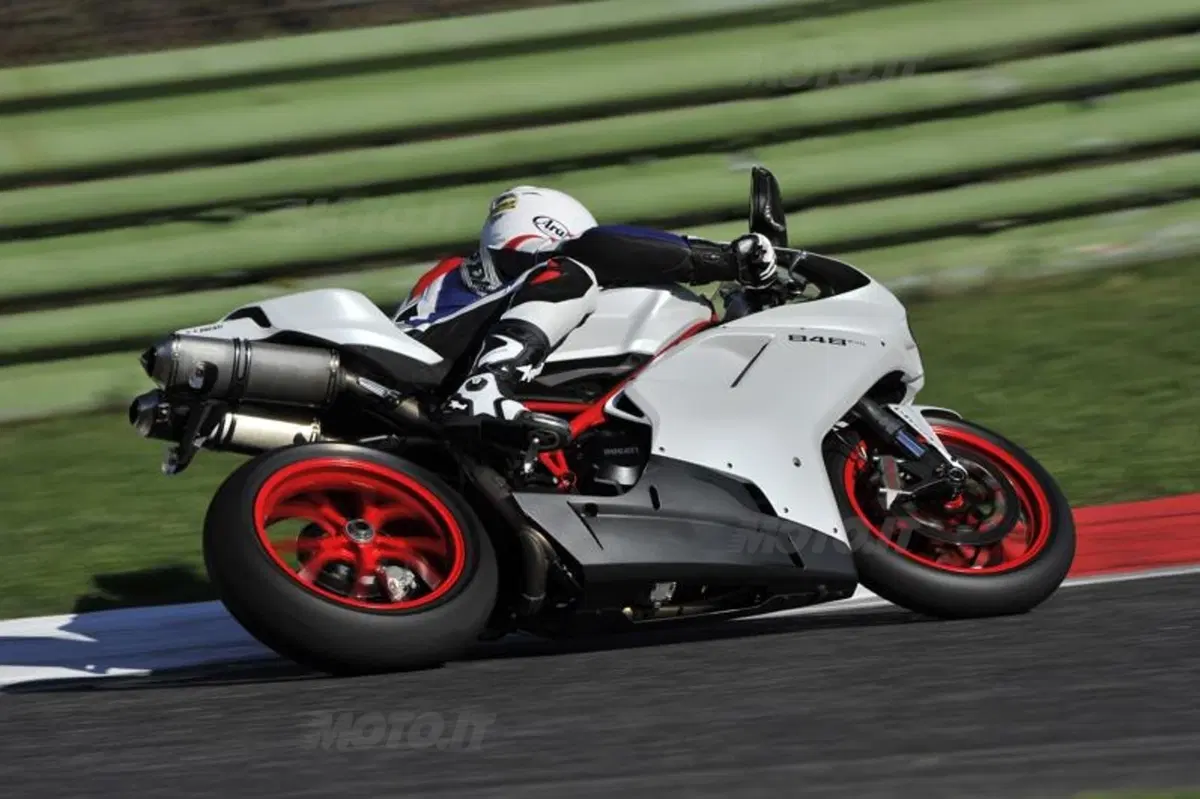 Ducati 848 EVO  (7)