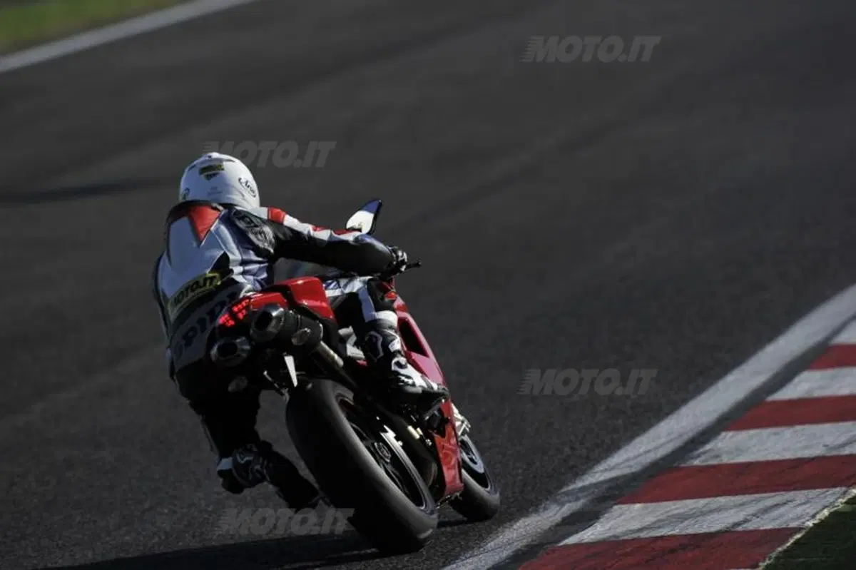 Ducati 848 EVO  (9)