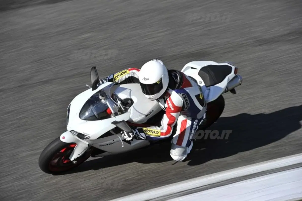Ducati 848 EVO  (10)