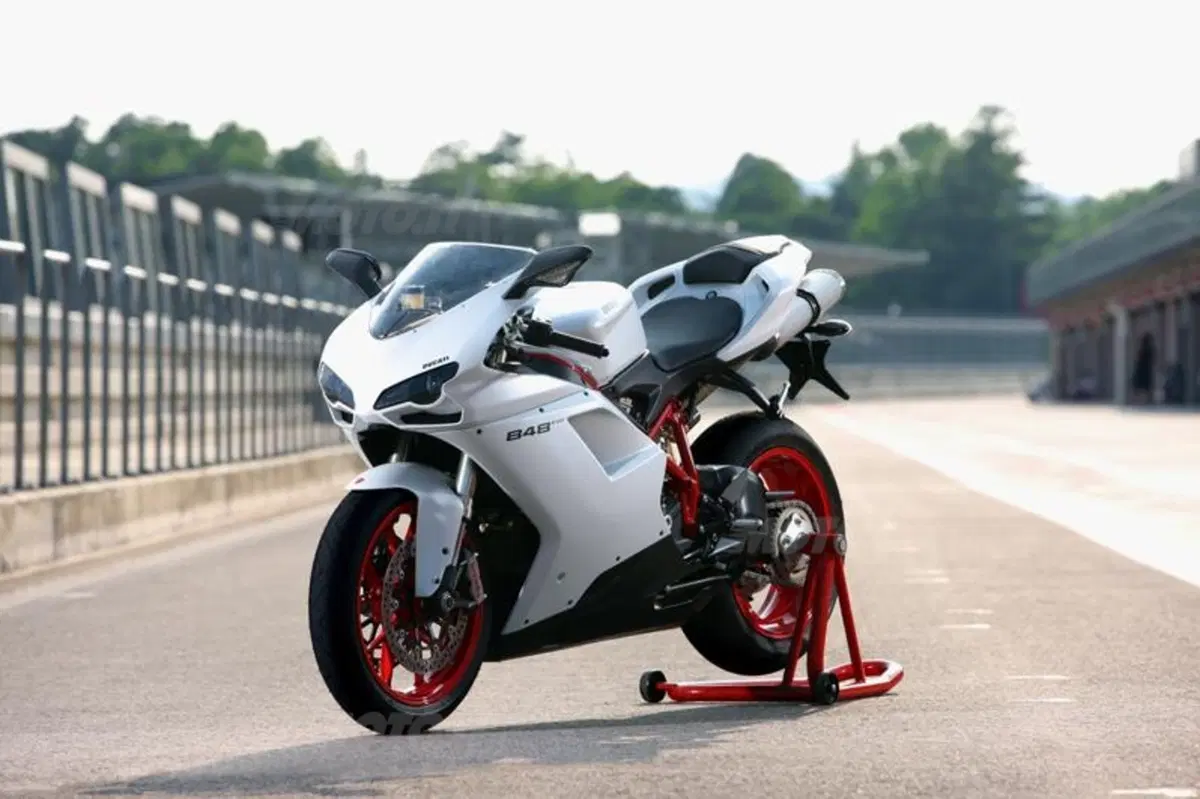 Ducati 848 EVO  (16)