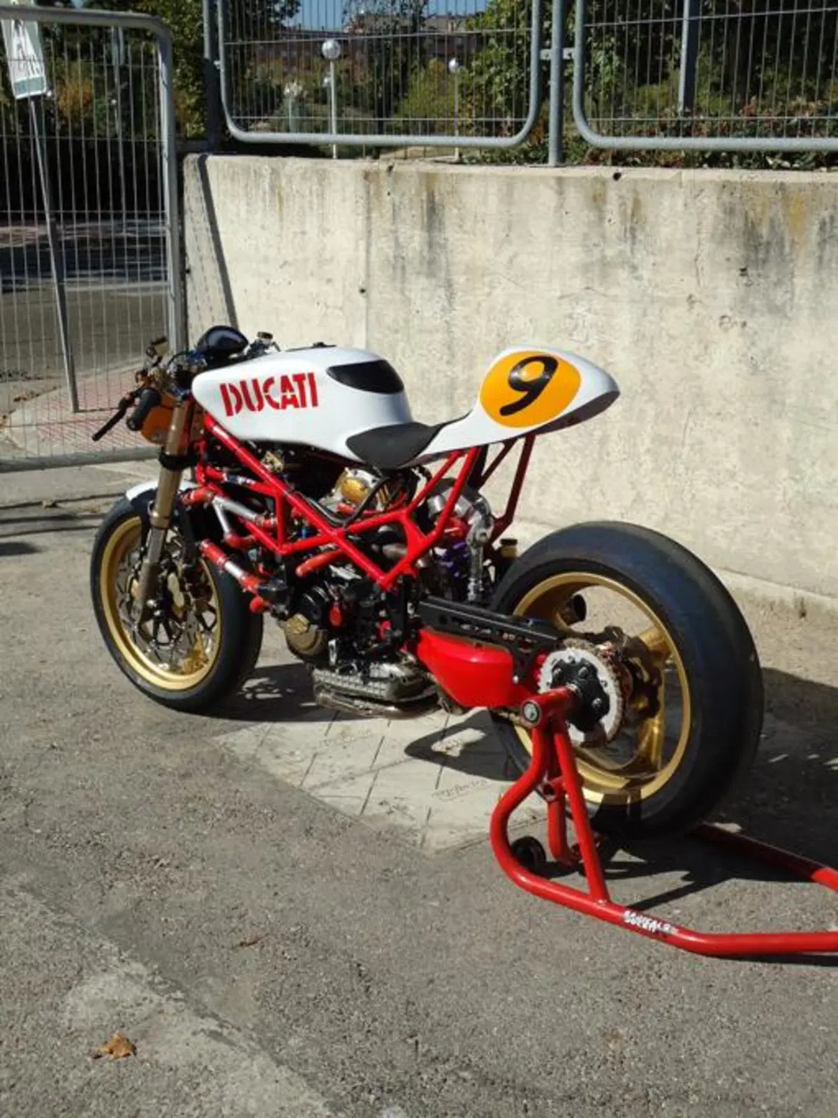 Ducati 9½. Tributo agli anni '70