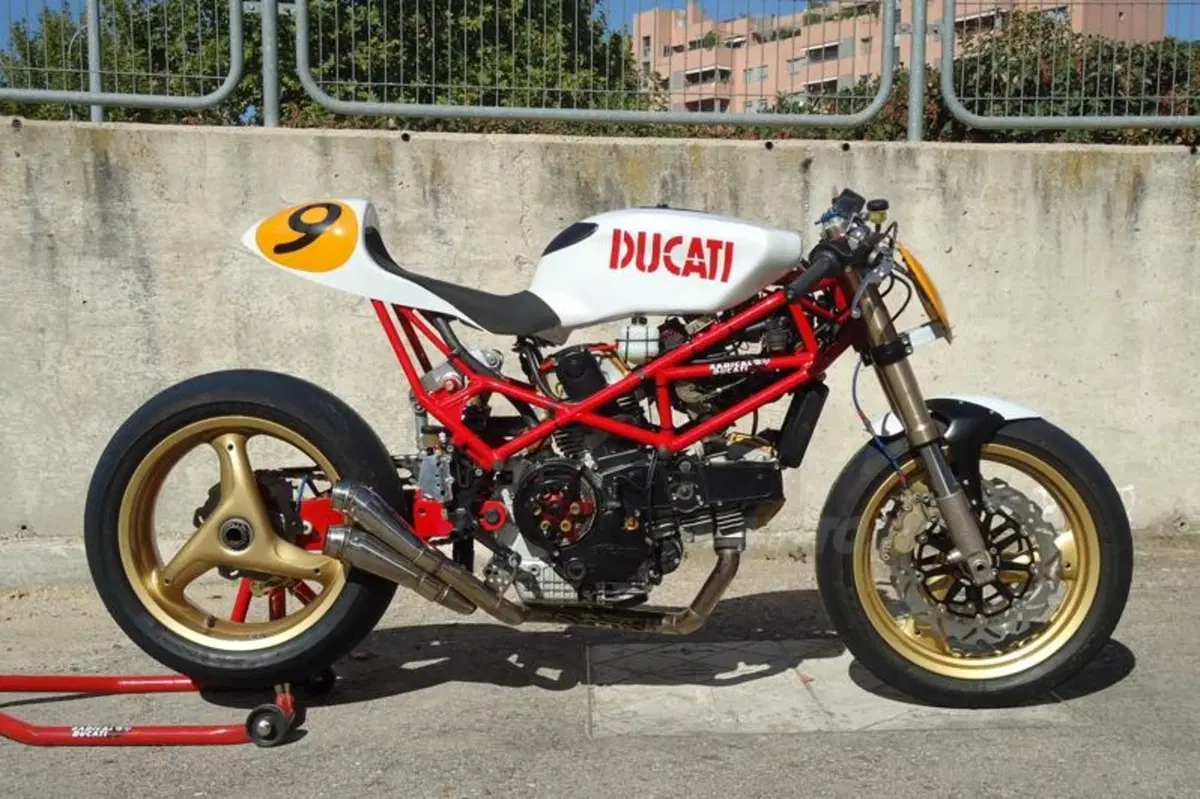 Ducati 9½. Tributo agli anni '70 (5)
