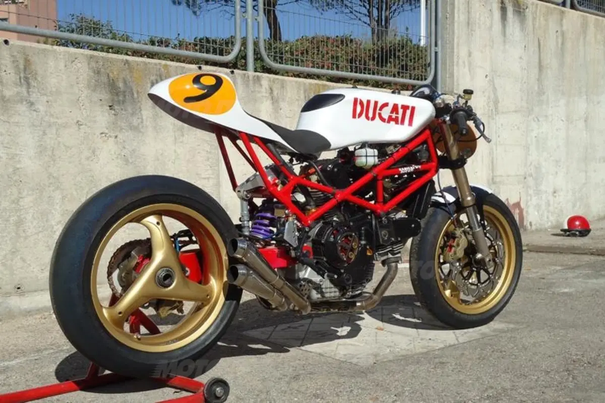 Ducati 9½. Tributo agli anni '70 (7)