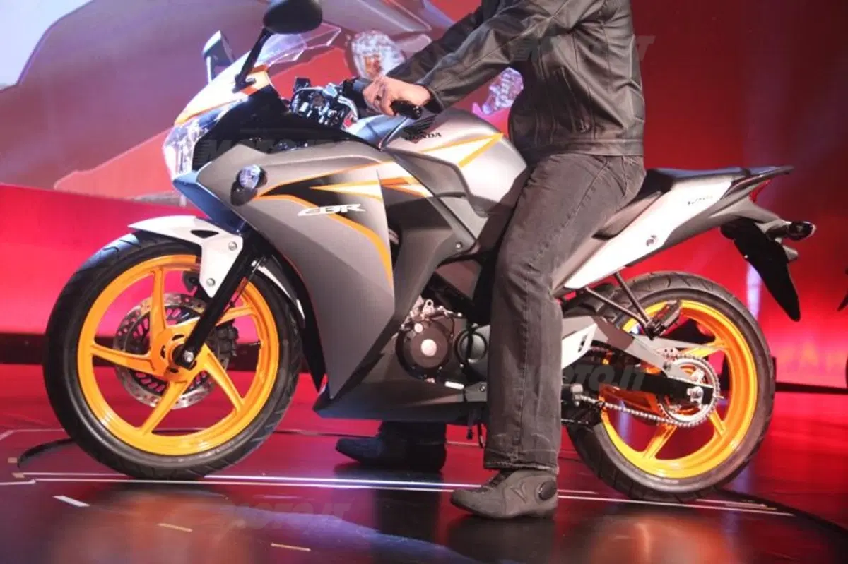 Honda presenta al Salone di Milano la CBR 125R 2011