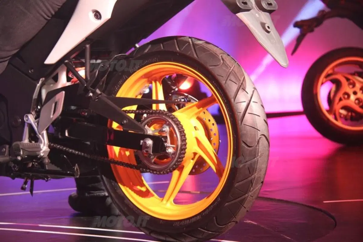 Honda presenta al Salone di Milano la CBR 125R 2011 (4)