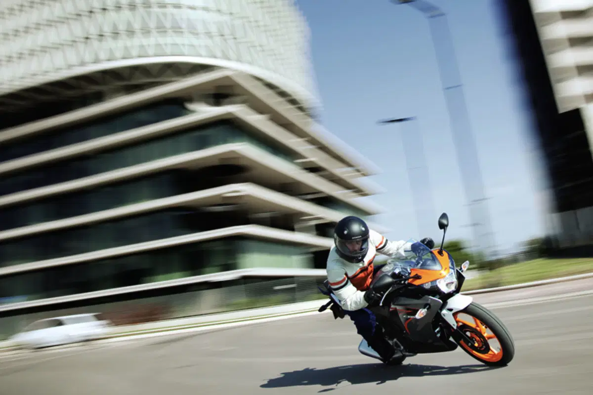 Honda presenta al Salone di Milano la CBR 125R 2011 (7)