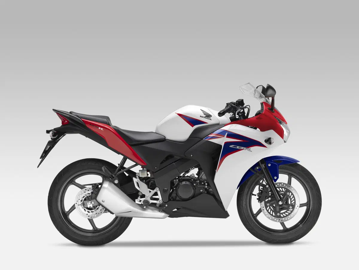 Honda presenta al Salone di Milano la CBR 125R 2011 (10)