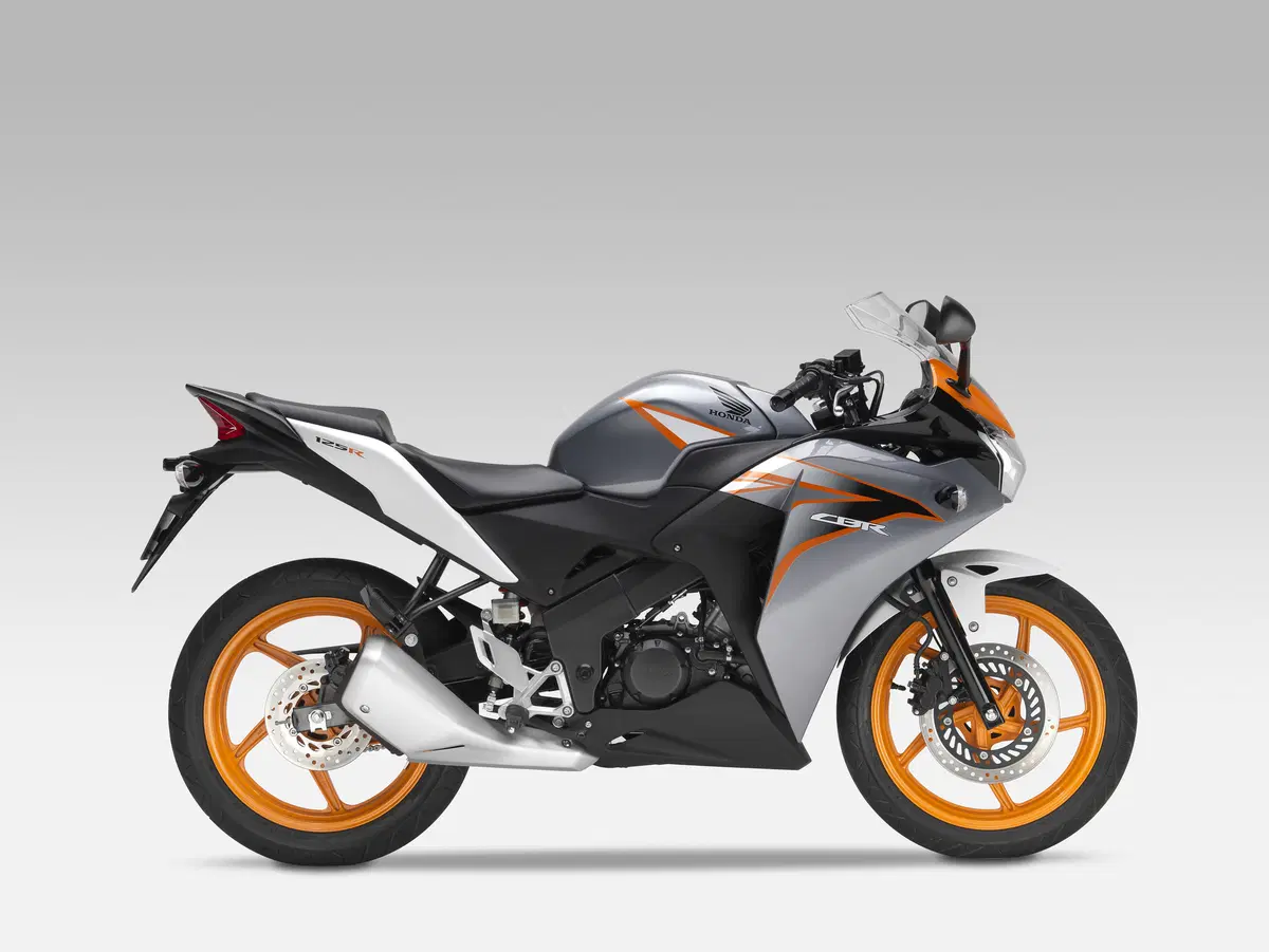 Honda presenta al Salone di Milano la CBR 125R 2011 (11)