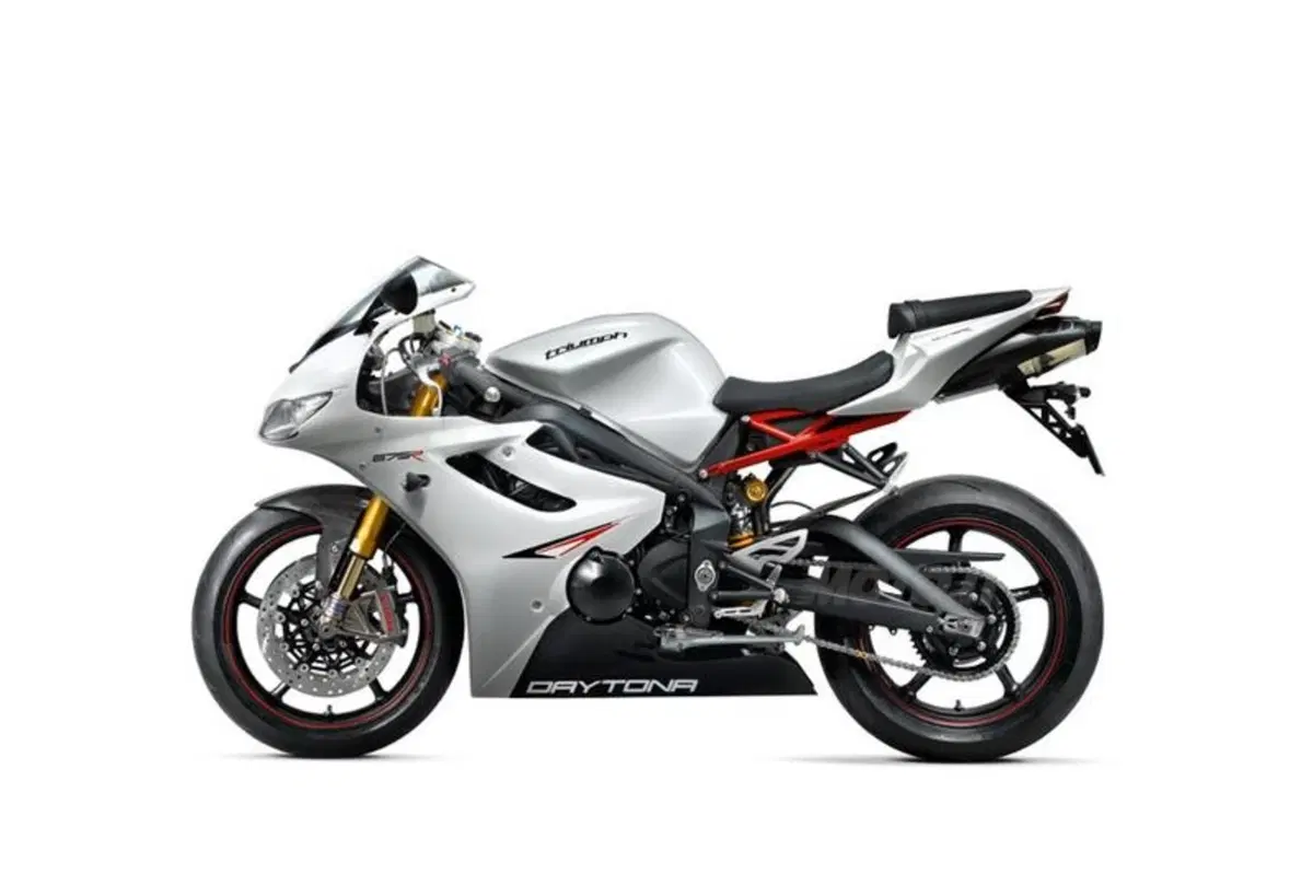 Triumph Daytona 675R: la vedremo all'EICMA (4)