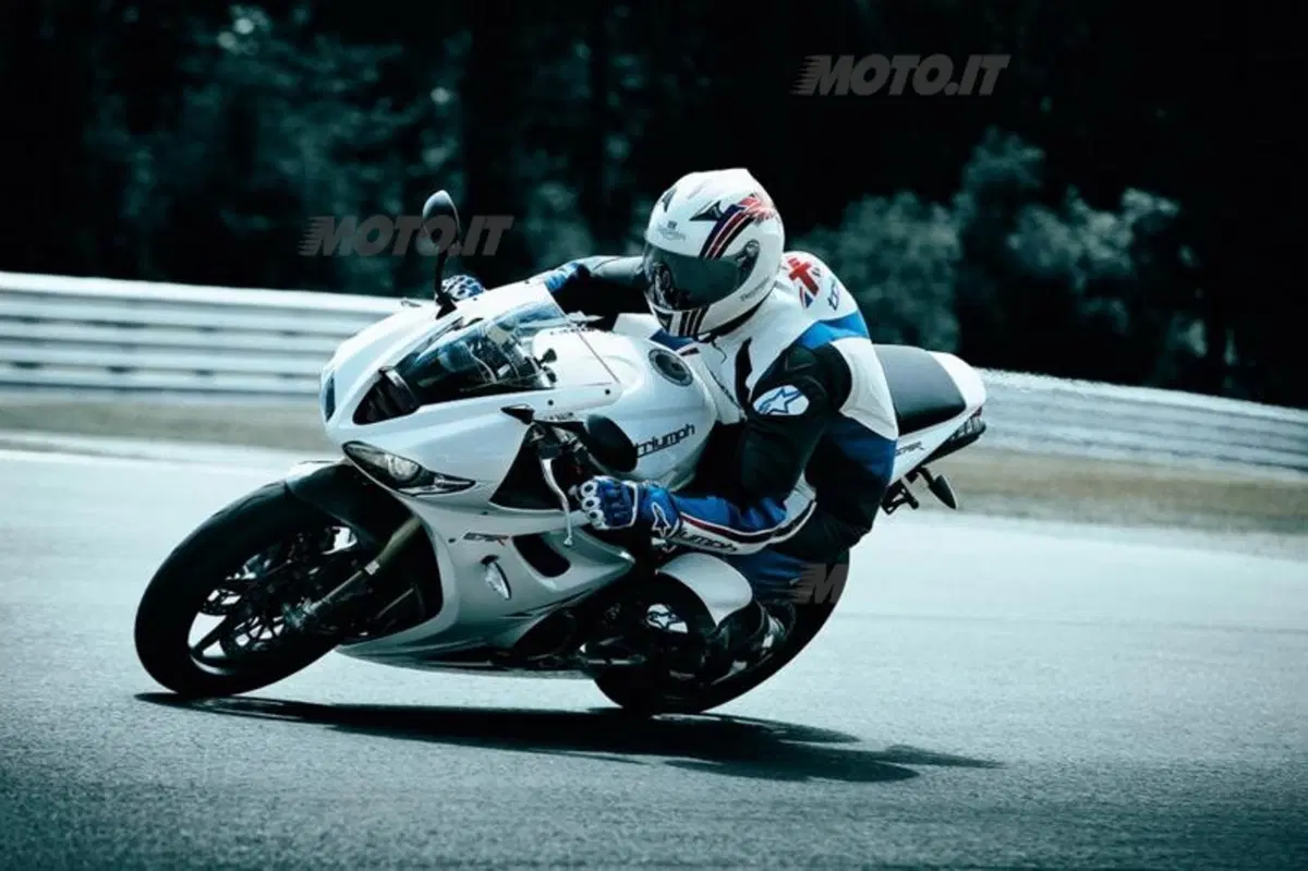 Triumph Daytona 675R: la vedremo all'EICMA (7)