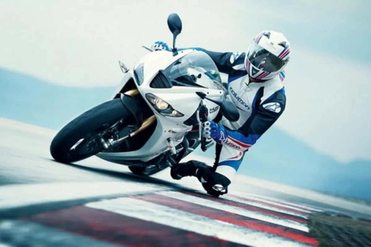 Triumph Daytona 675R: la vedremo all'EICMA (8)