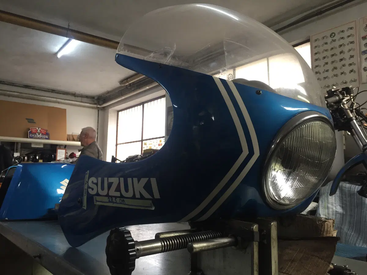 Suzuki GT 750 S Vallelunga: il restauro della moto supersportiva anni '70 (14)