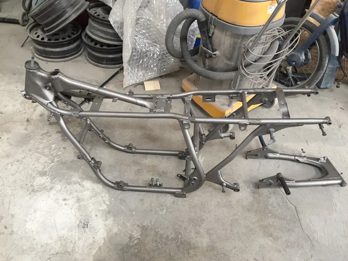 Suzuki GT 750 S Vallelunga: il restauro della moto supersportiva anni '70 (24)