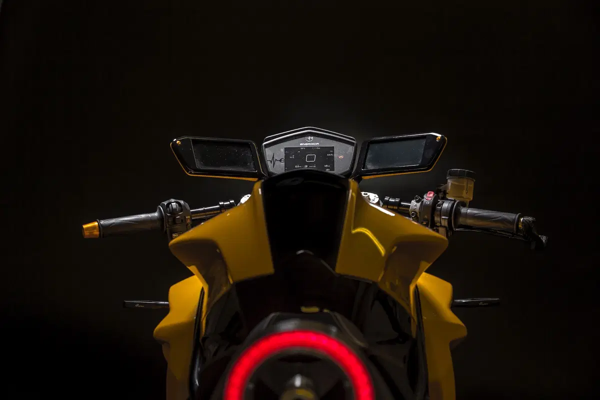 Bolid-E: com'è fatta la moto intelligente pensata da Energica e Samsung  (8)