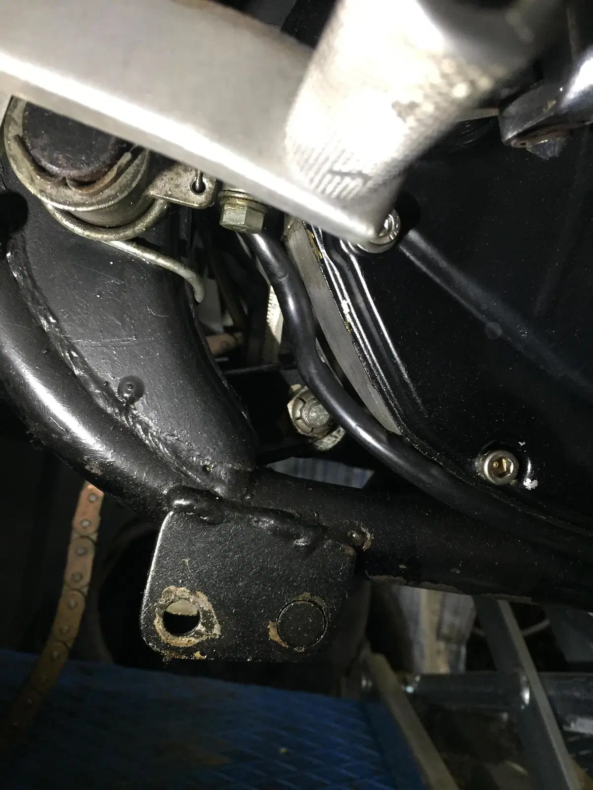 Suzuki GT 750 S Vallelunga: il restauro della moto supersportiva anni '70 (18)