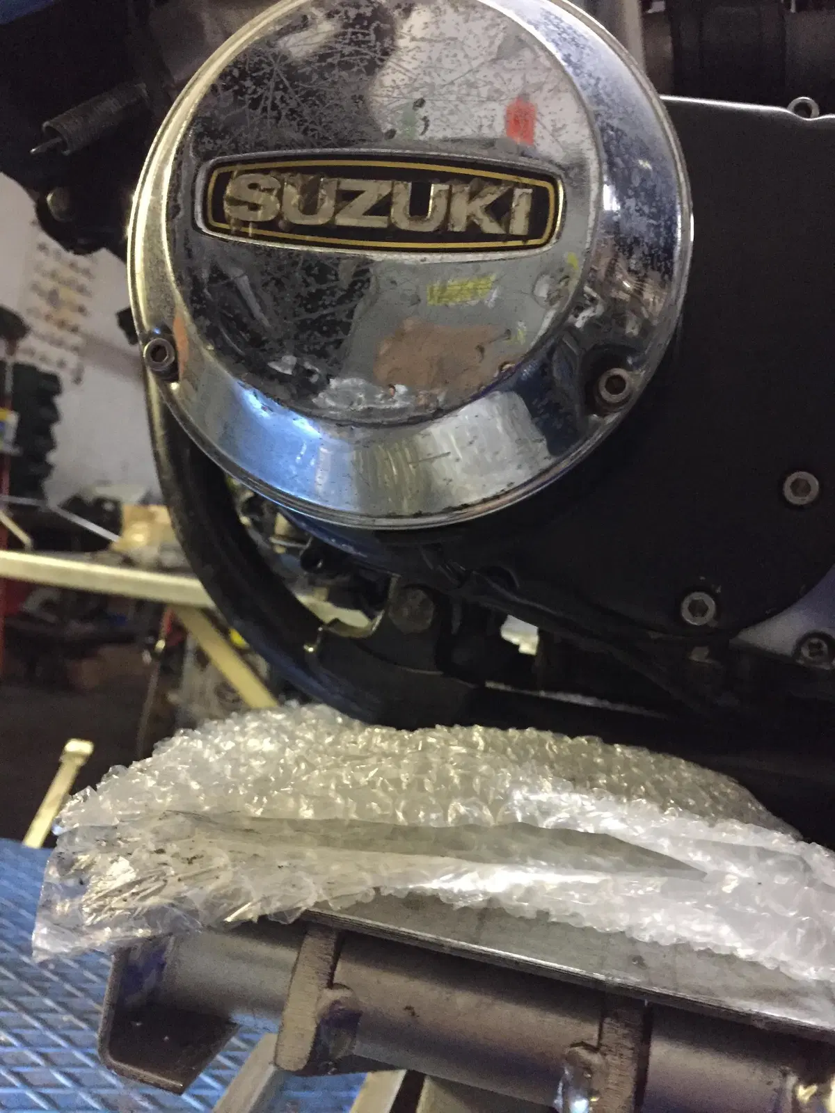Suzuki GT 750 S Vallelunga: il restauro della moto supersportiva anni '70 (21)