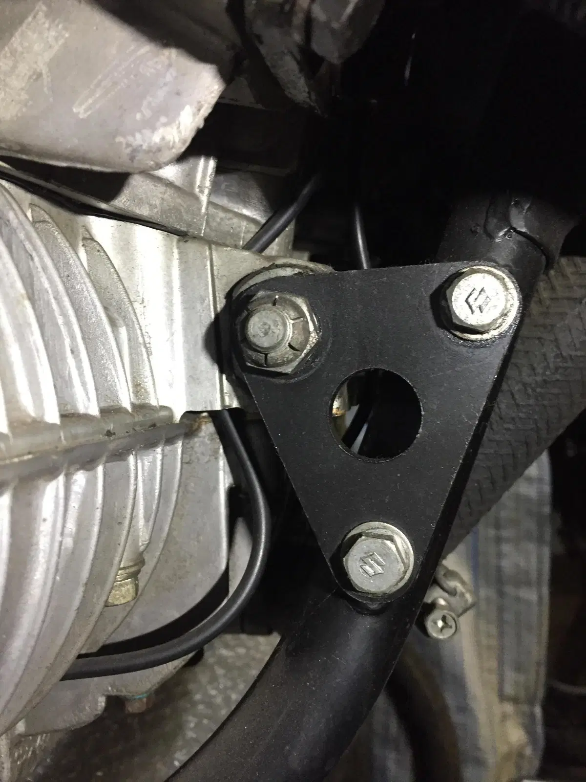 Suzuki GT 750 S Vallelunga: il restauro della moto supersportiva anni '70 (22)