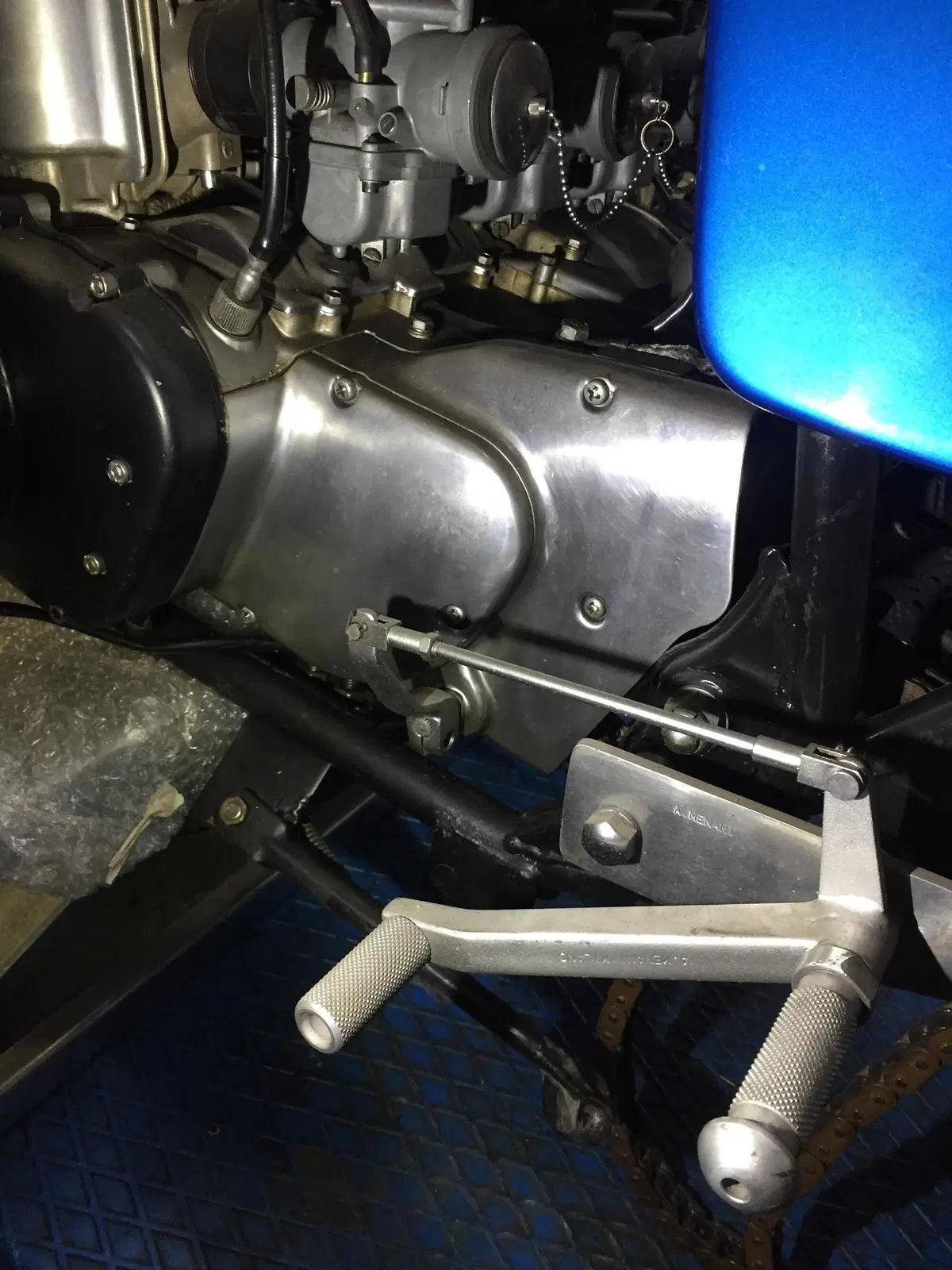 Suzuki GT 750 S Vallelunga: il restauro della moto supersportiva anni '70 (24)