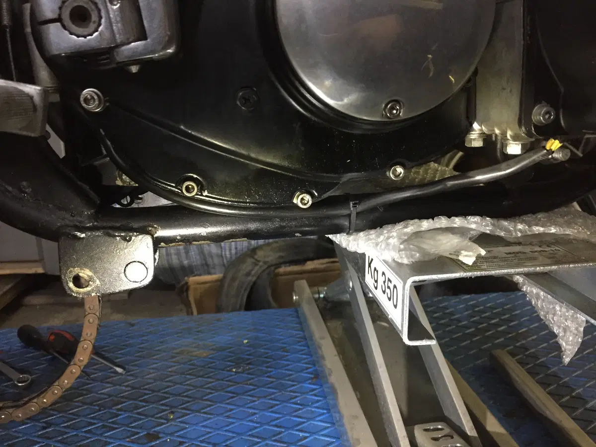 Suzuki GT 750 S Vallelunga: il restauro della moto supersportiva anni '70 (40)