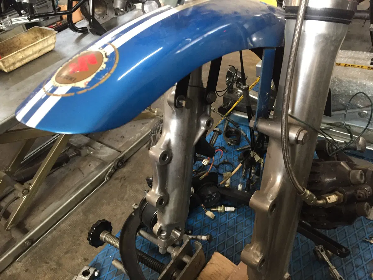 Suzuki GT 750 S Vallelunga: il restauro della moto supersportiva anni '70 (44)