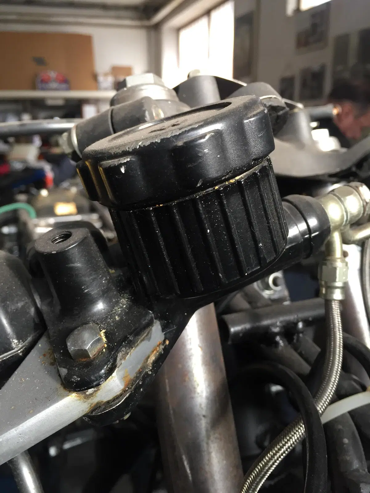 Suzuki GT 750 S Vallelunga: il restauro della moto supersportiva anni '70 (47)