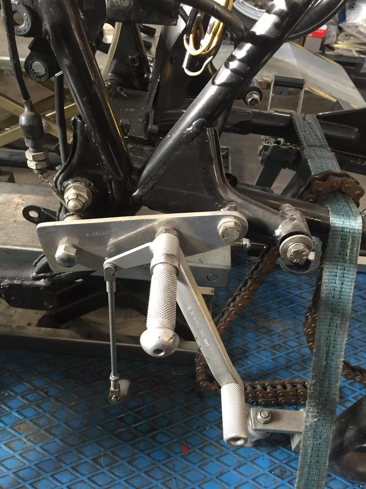 Suzuki GT 750 S Vallelunga: il restauro della moto supersportiva anni '70 (51)