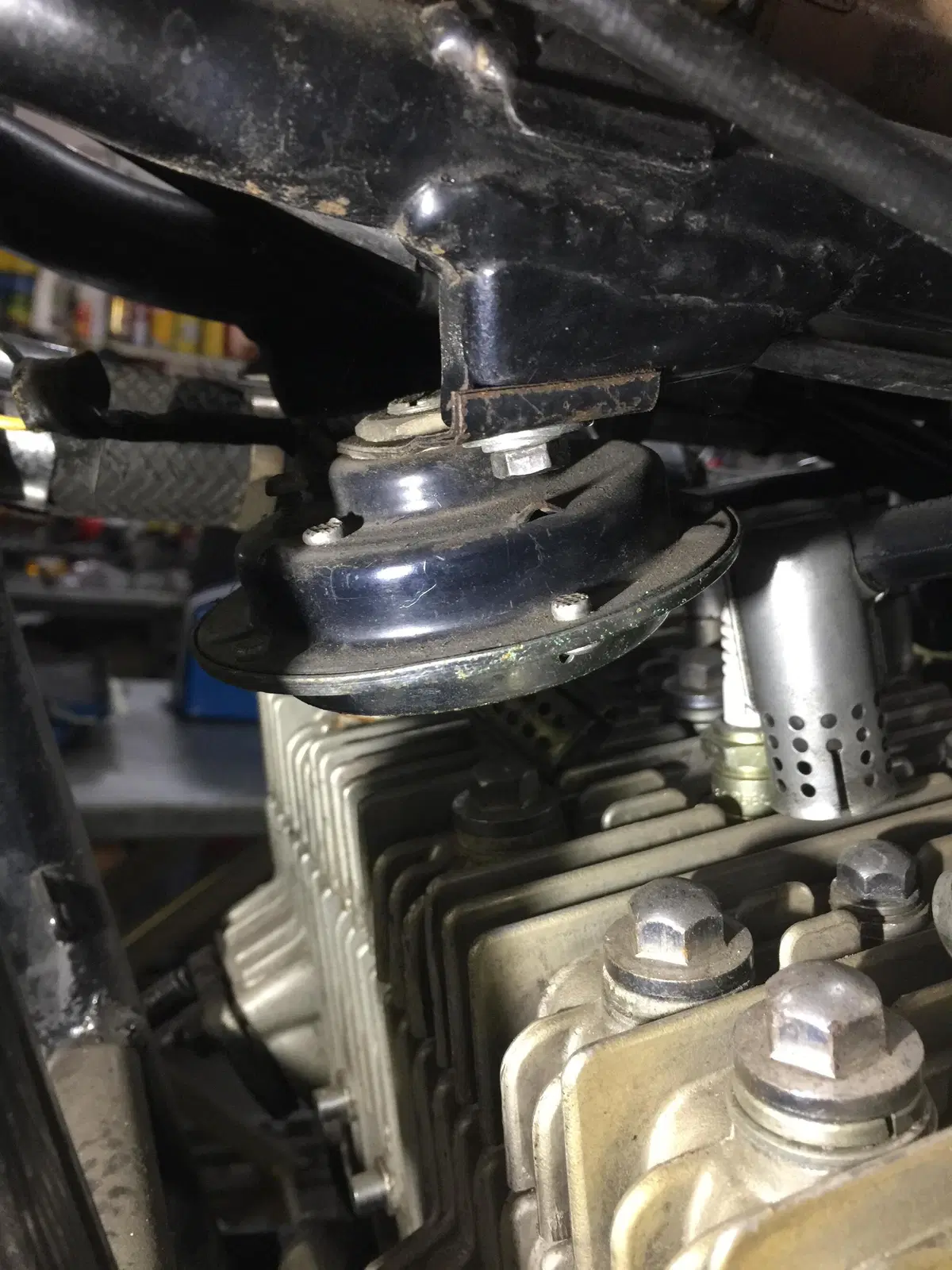 Suzuki GT 750 S Vallelunga: il restauro della moto supersportiva anni '70 (53)