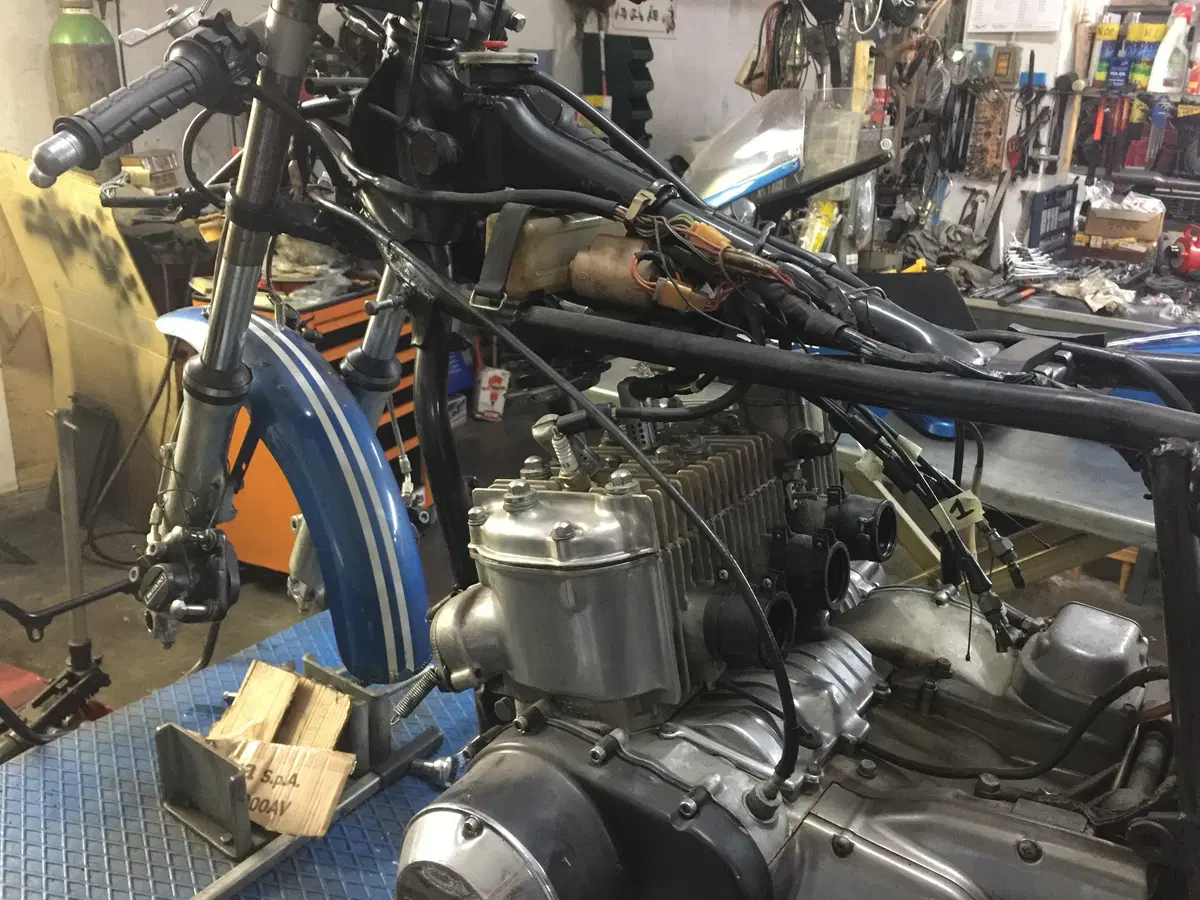 Suzuki GT 750 S Vallelunga: il restauro della moto supersportiva anni '70 (56)