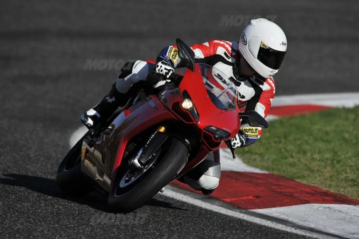 Ducati 1198 SP  (2)