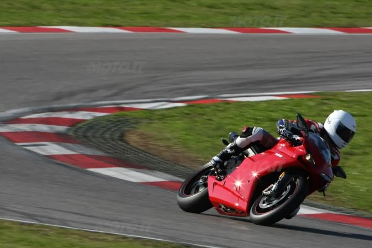 Ducati 1198 SP  (3)