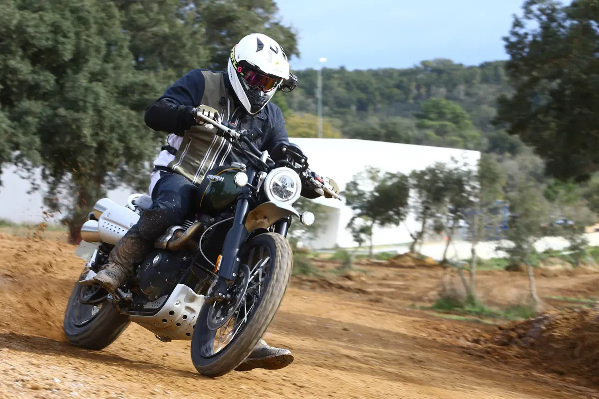 Triumph Scrambler 1200 XE XC 2019: TEST, la prima col 21 davanti! (4)