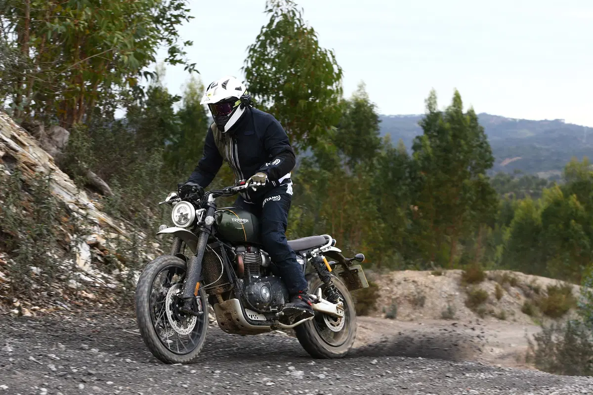 Triumph Scrambler 1200 XE XC 2019: TEST, la prima col 21 davanti! (5)