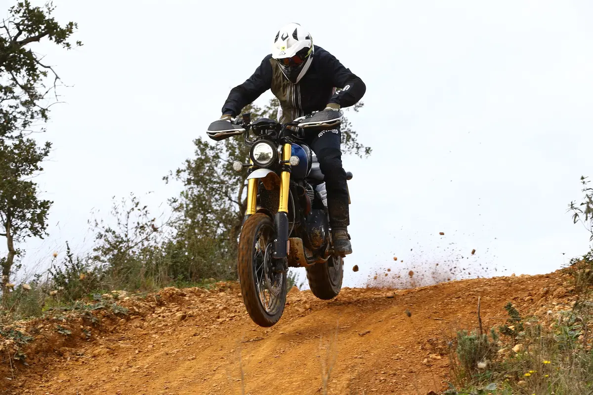Triumph Scrambler 1200 XE XC 2019: TEST, la prima col 21 davanti! (6)