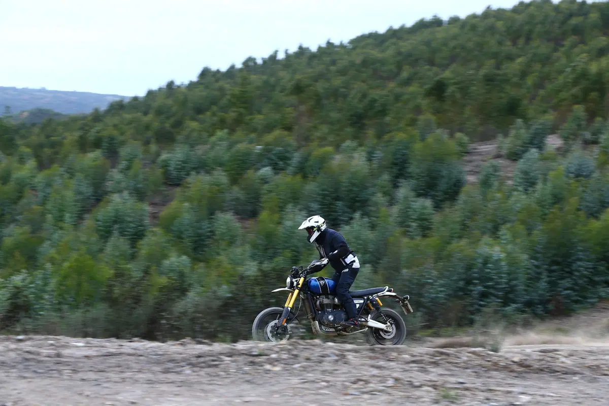 Triumph Scrambler 1200 XE XC 2019: TEST, la prima col 21 davanti! (7)