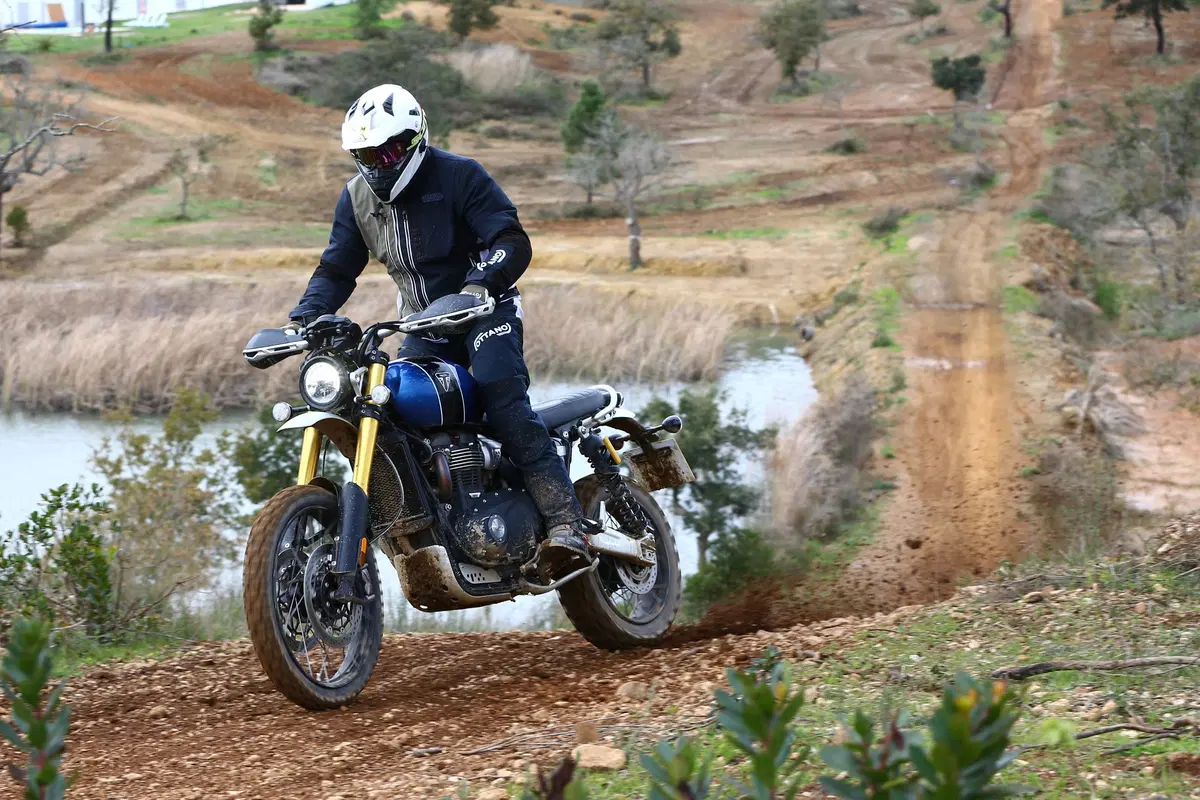 Triumph Scrambler 1200 XE XC 2019: TEST, la prima col 21 davanti! (9)