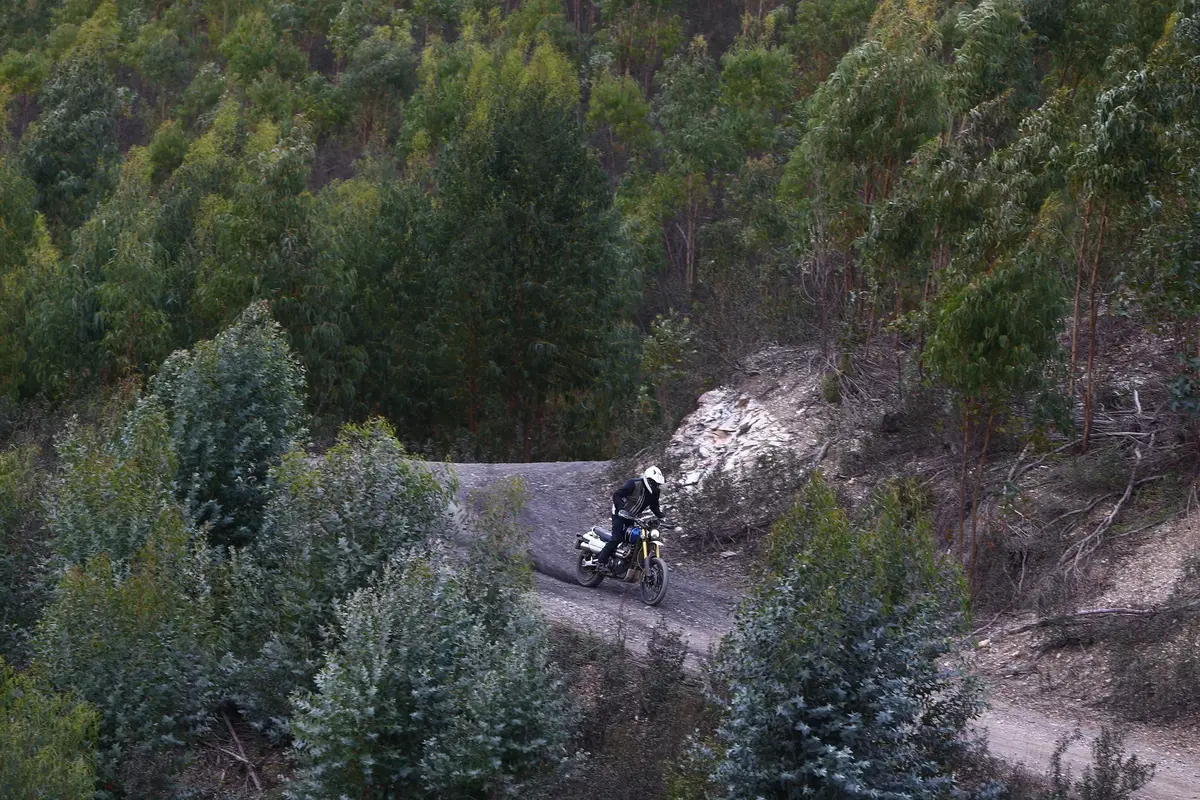 Triumph Scrambler 1200 XE XC 2019: TEST, la prima col 21 davanti! (11)