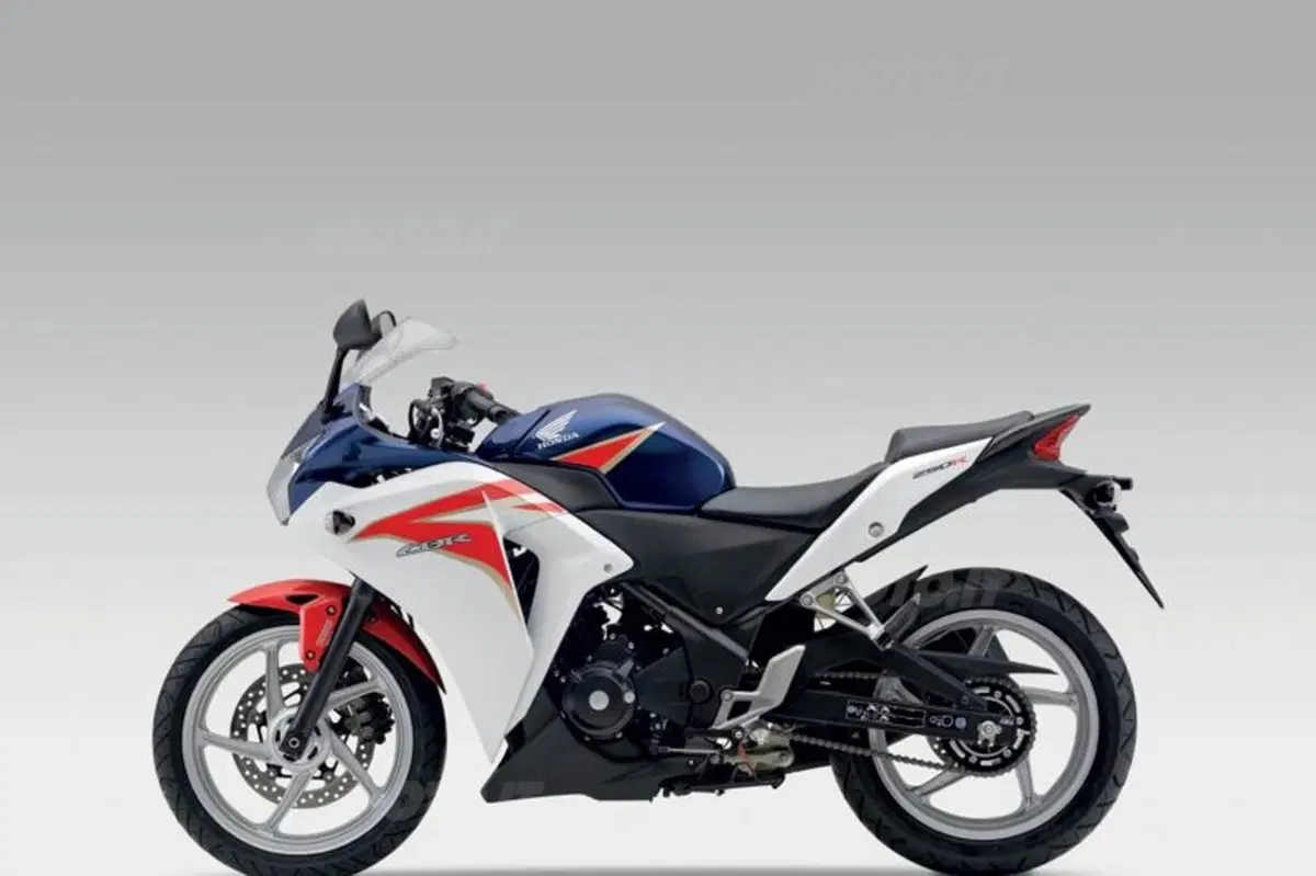 Honda presenta al Salone di Milano la CBR250R (4)